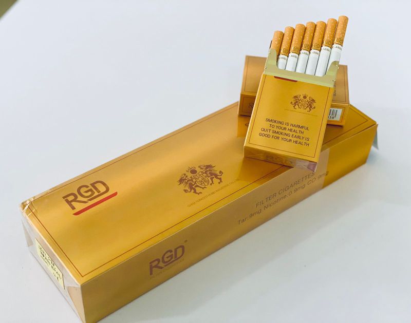 RGD Blue rolling tobacco 50g pouch open showing fine cut blend UK
