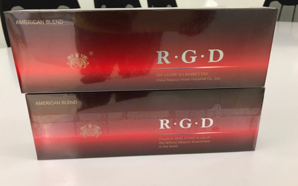 Close up of RGD Blue fine cut hand rolling tobacco UK - easy rolling RYO